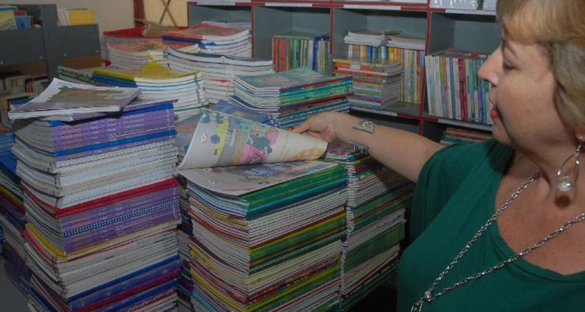Escolas têm até 8 de setembro para escolher livros didáticos para 2027