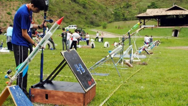 Estudantes de todo o país participam da Jornada de Foguetes 2026