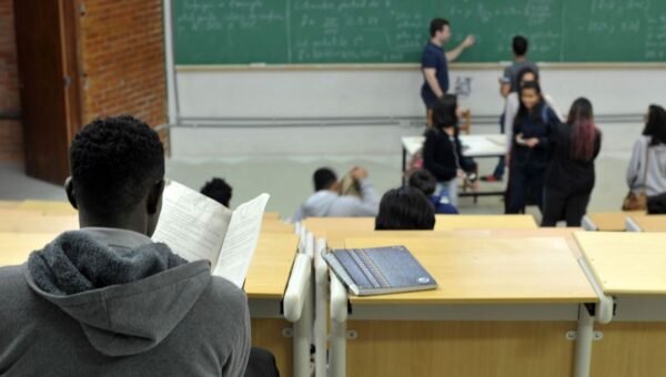 Fies começa a convocar nesta sexta estudantes em lista de espera
