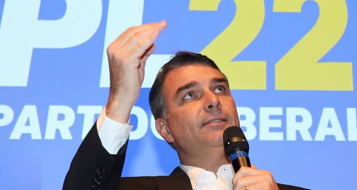 Filho mais velho de Bolsonaro, Flávio disputa a Presidência pelo PL