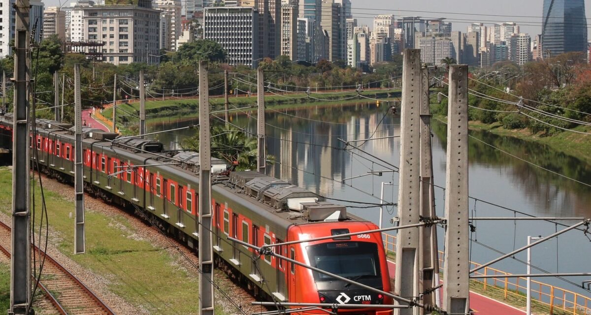 Greve de trens em SP causa congestionamento de mais de 2 mil km