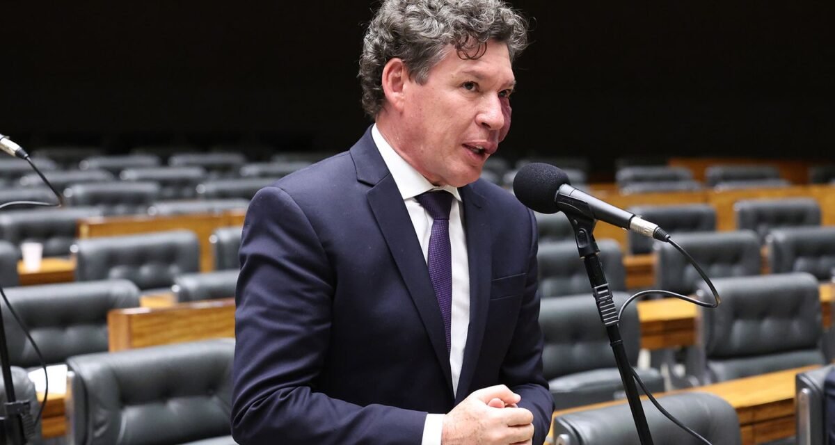 Hugo Motta indica presidente da comissão da MP da Taxa das Blusinhas