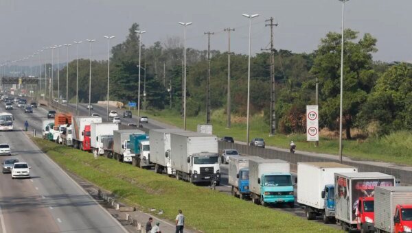 Lei garante frete mínimo no transporte de cargas; saiba o que muda