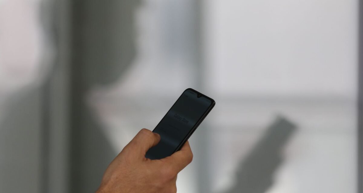 Mais de 830 mil celulares foram subtraídos em 2025, aponta relatório