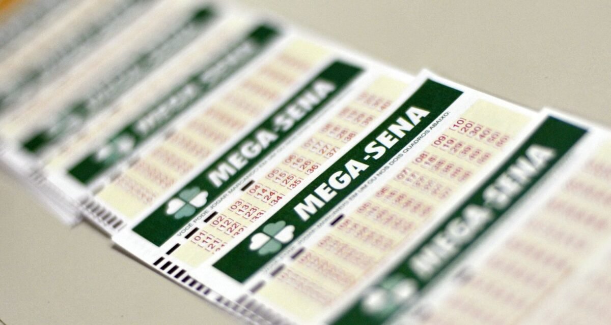 Mega Sena acumula e pode pagar R$ 100 milhões neste domingo