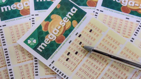Mega-Sena acumula para R$ 135 milhões; confira as dezenas sorteadas