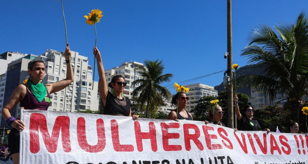 Mulheres vão às ruas pela votação do PL da Misoginia