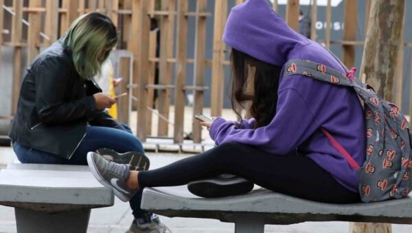 Na era da IA, inclusão digital deve ser crítica, defende educadora