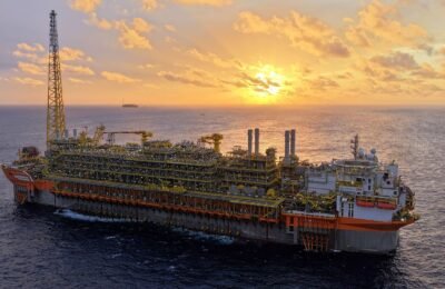 Navio-plataforma da Petrobras atinge produção máxima no pré-sal