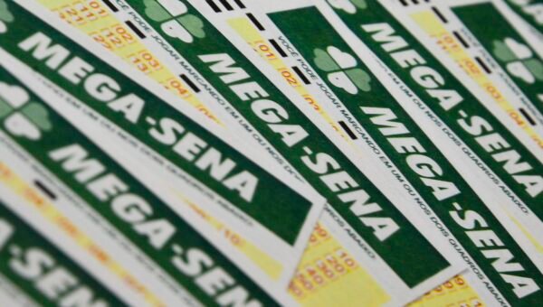 Ninguém acerta Mega-Sena; prêmio acumula para R$ 165 milhões