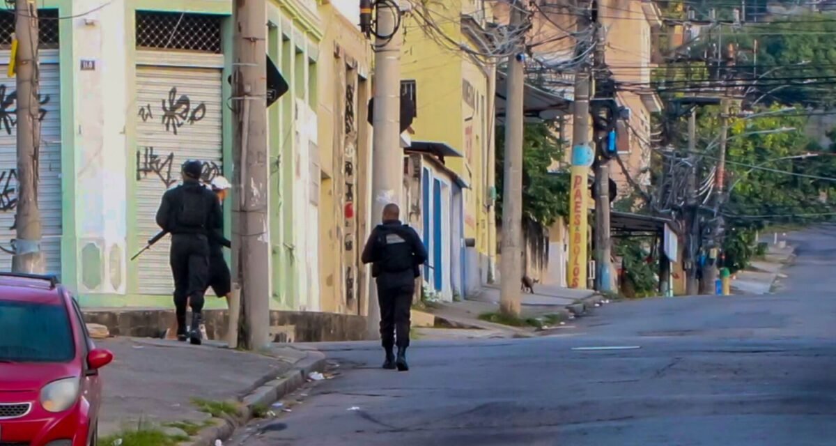 PM do RJ prende 13 em ação contra Comando Vermelho; 4 morreram