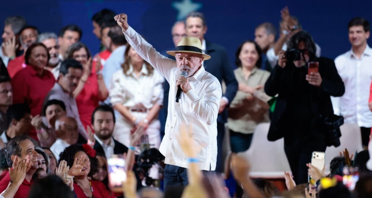 PT oficializa candidatura de Lula à Presidência