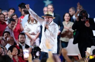 PT oficializa candidatura de Lula à Presidência
