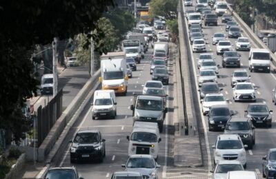 Paralisação de trens causa congestionamento nas ruas de SP
