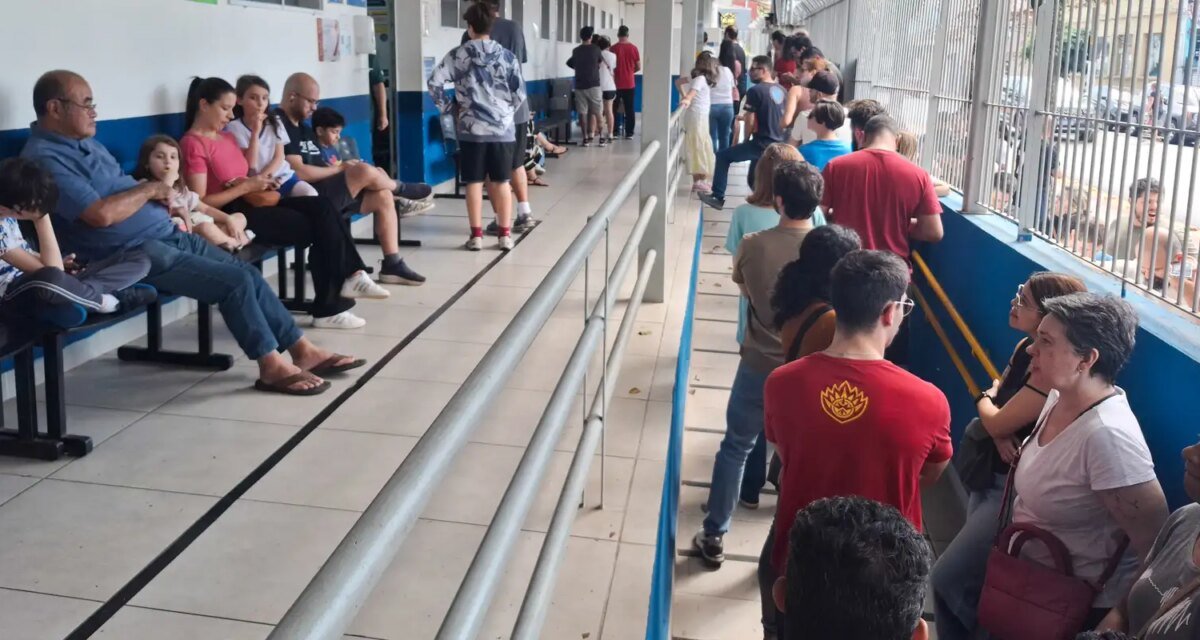 Paulistanos enfrentam filas para tomar vacina contra sarampo