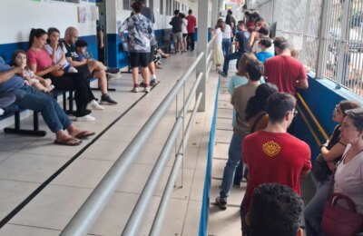 Paulistanos enfrentam filas para tomar vacina contra sarampo
