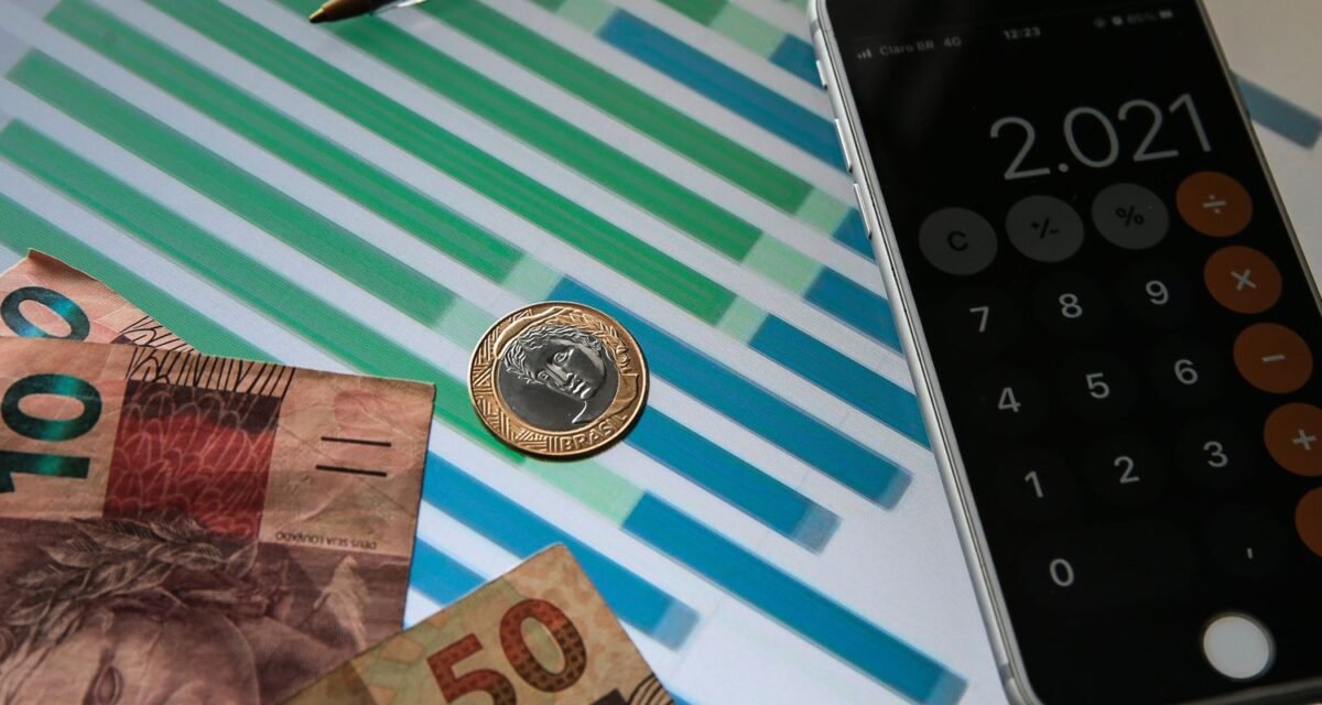 Pela 1ª vez desde março, mercado reduz expectativa para Selic em 2026