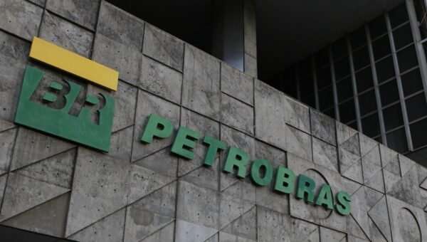 Petrobras tem lucro líquido de R$ 52,4 bi no segundo trimestre