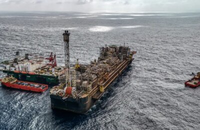 Petroleiros pedem Petrobras mais estatal e menor repasse a acionistas