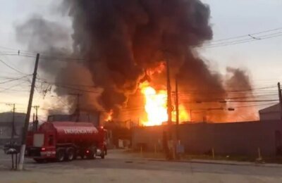 Prefeitura interdita entorno de fábrica atingida por incêndio em SP