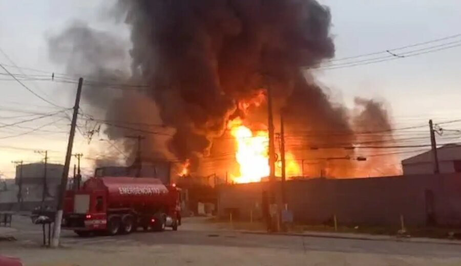 Prefeitura interdita entorno de fábrica atingida por incêndio em SP