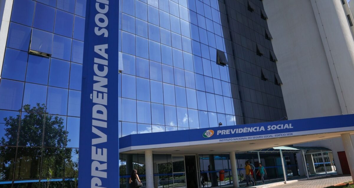 Previsão de gastos com INSS em 2027 é reduzida em R$ 5 bilhões