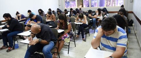 Provas do Encceja são realizadas neste domingo em todo o país