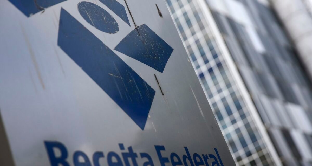 Receita paga nesta segunda último lote de restituição do IR 2026