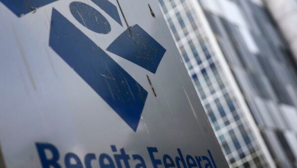 Receita paga nesta segunda último lote de restituição do IR 2026