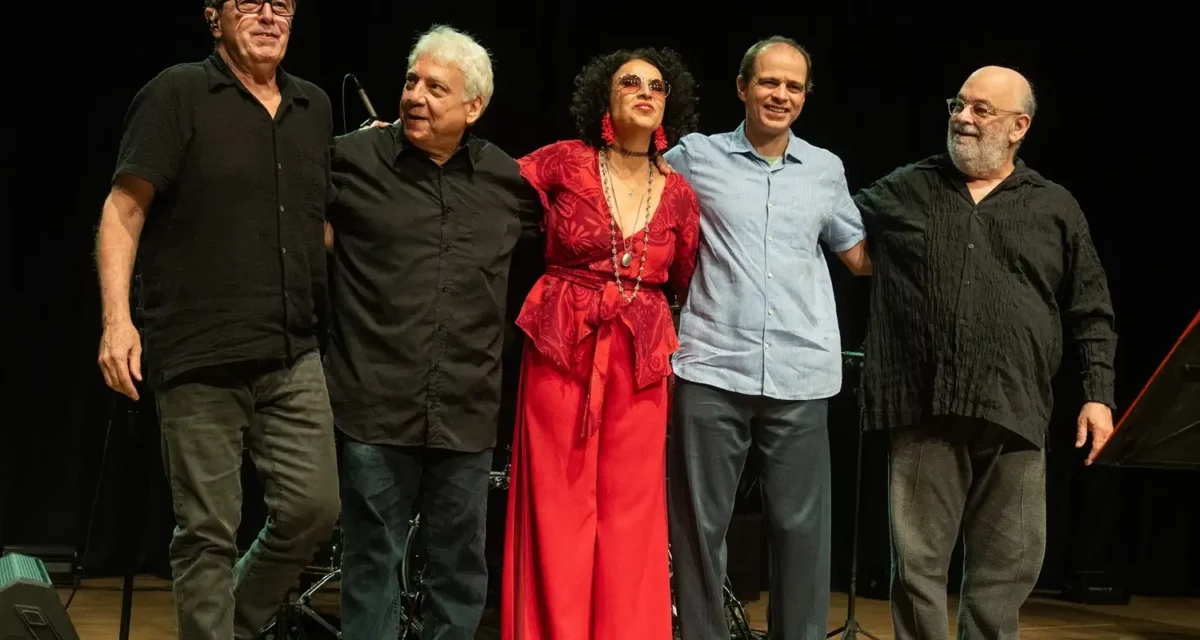 Repertório de Caetano Veloso embala show exclusivo na TV Brasil