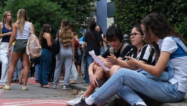 Saeb 2025: Brasil recupera nível pré-pandemia, mas ainda tem gargalos