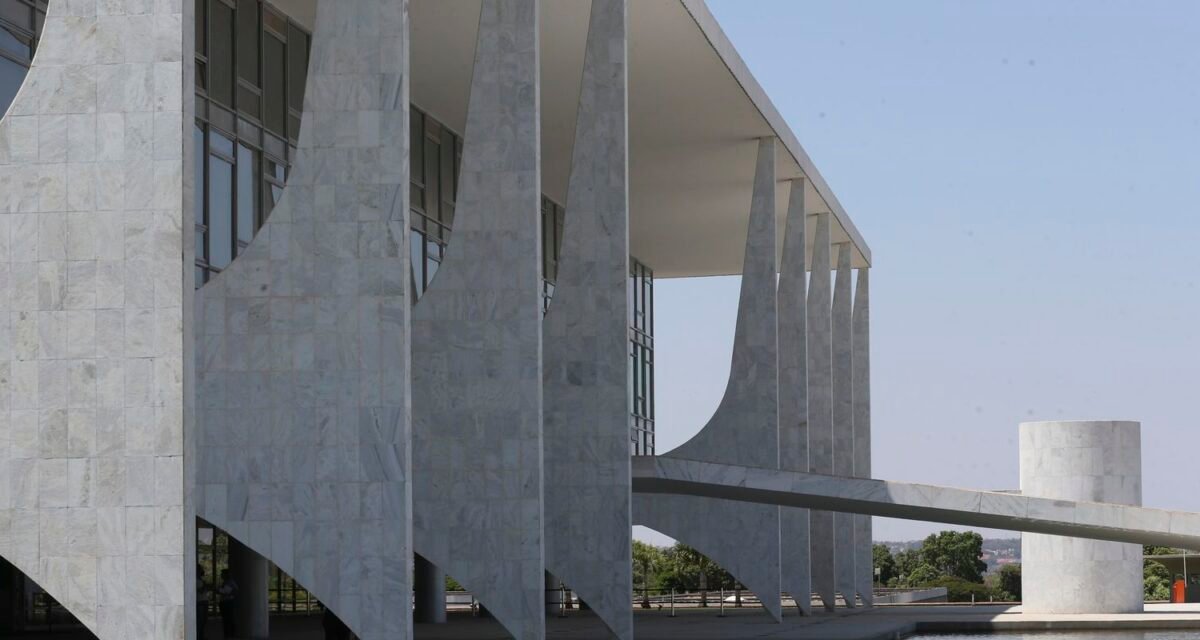 Saiba quais as atribuições do presidente da República e governadores