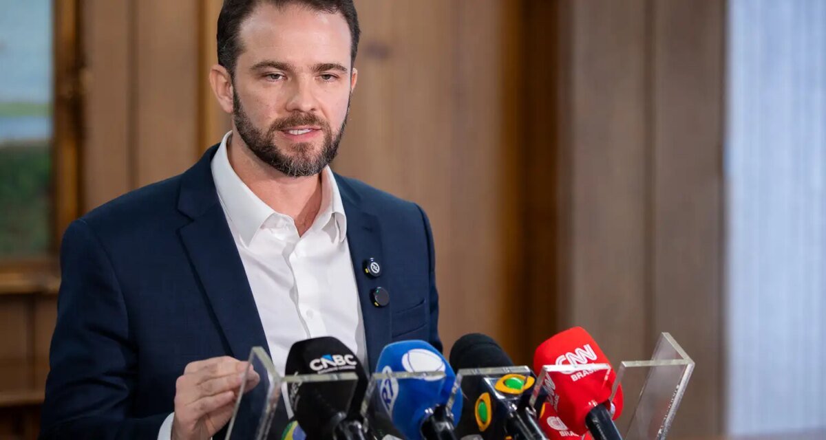 Salário mínimo deverá subir para R$ 1.741 em 2027, diz Durigan
