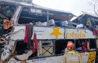 Vítimas de tombamento de ônibus em Petrópolis são do sexo feminino