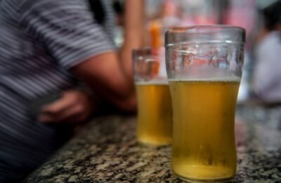 Álcool e cigarro podem causar cegueira, alertam especialistas