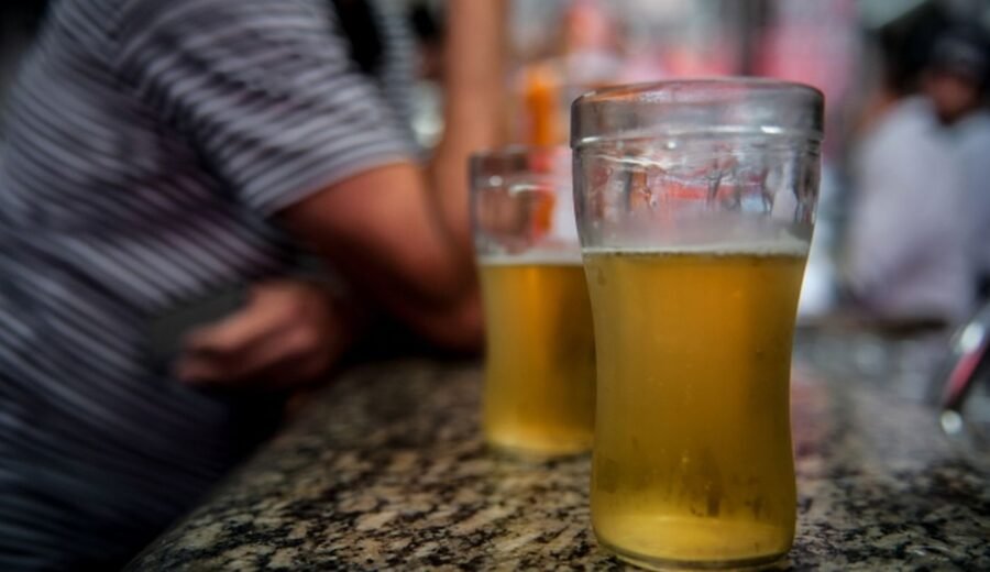 Álcool e cigarro podem causar cegueira, alertam especialistas