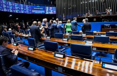 Aziz articula rito especial para levar PEC da escala 6x1 ao plenário
