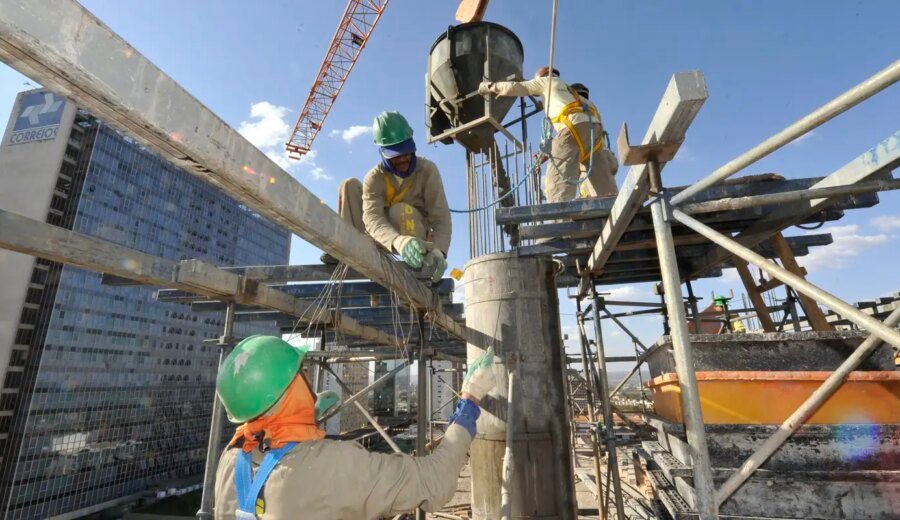 Brasil cria 165,8 mil postos de trabalho em agosto, aponta Caged