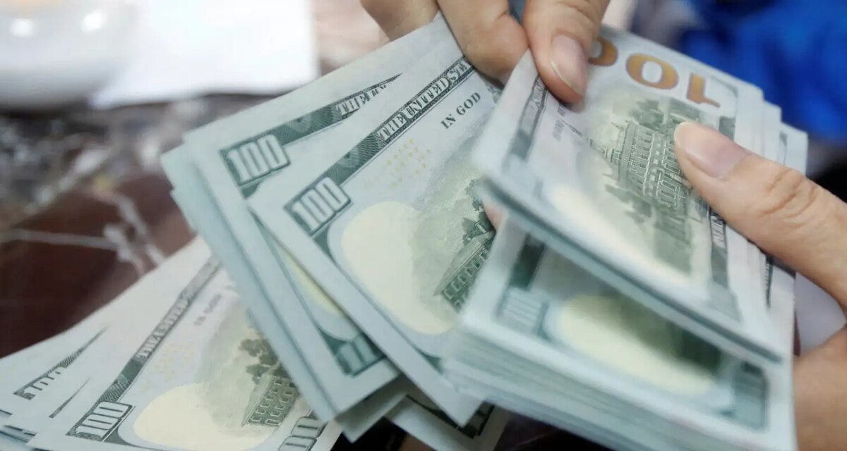 Dólar sobe e fecha perto de R$ 5,15 com aversão a risco