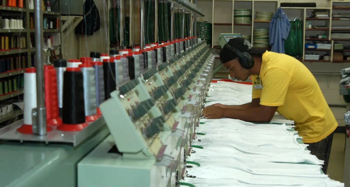 Economia recua 0,4% na passagem de junho para julho, estima FGV