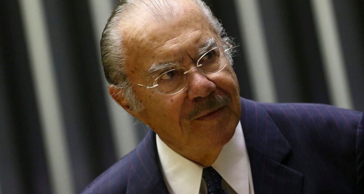 Ex-presidente José Sarney segue internado em hospital de São Paulo