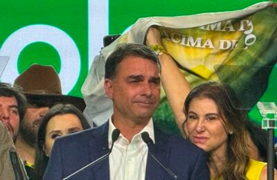 Flávio usou jatinho ligado à Vorcaro em viagem em 2025, diz revista