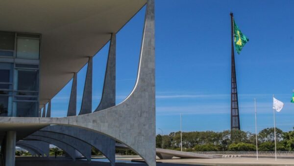 Frente de prefeitos apresenta carta com propostas aos presidenciáveis