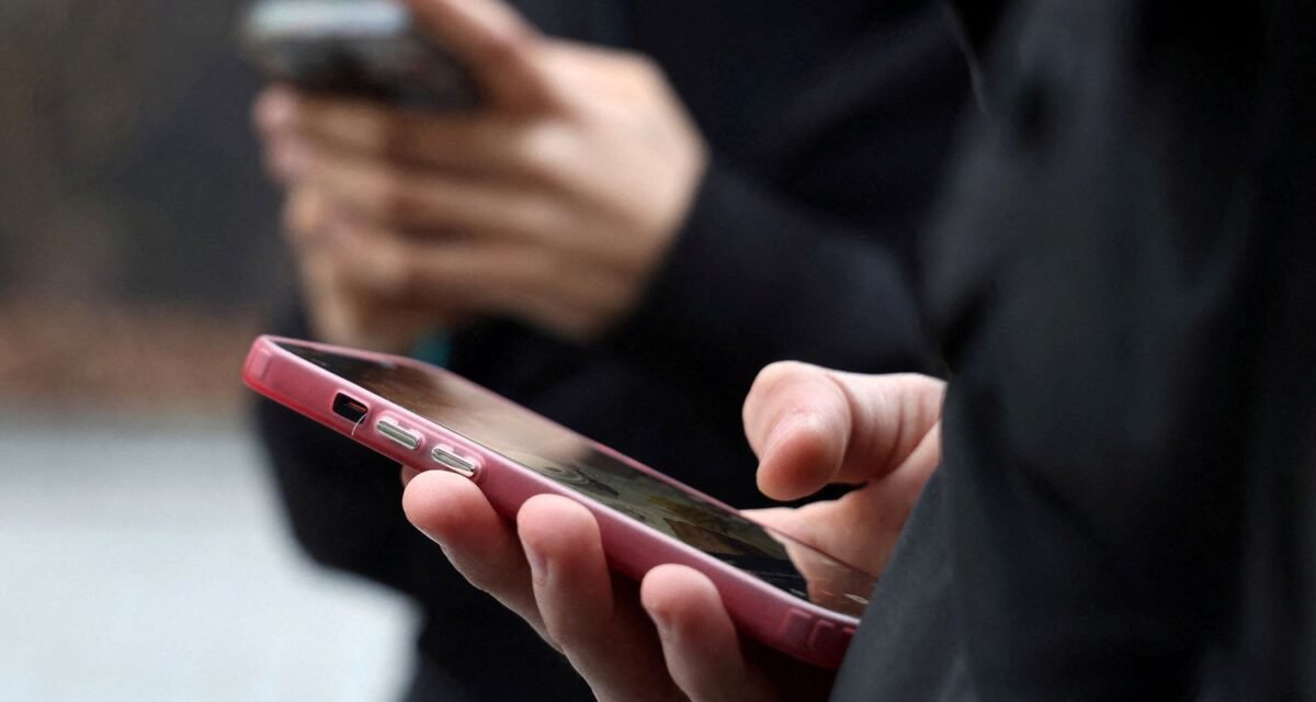 Jovem cria plataforma para ajudar nova geração de eleitores nas urnas