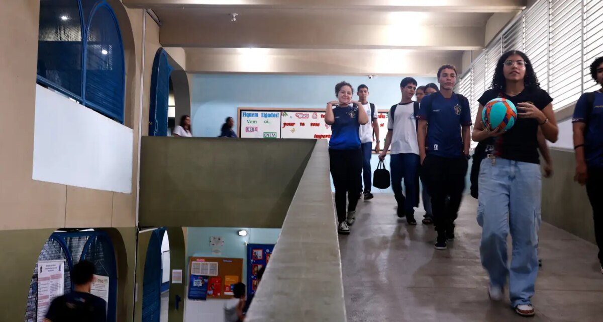 Pé-de-Meia começa a pagar sexta parcela a estudantes nesta segunda