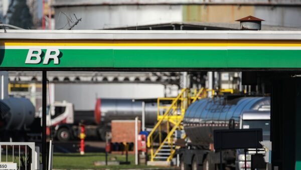 Petrobras aumenta diesel, mas subsítio mantém valor final; entenda
