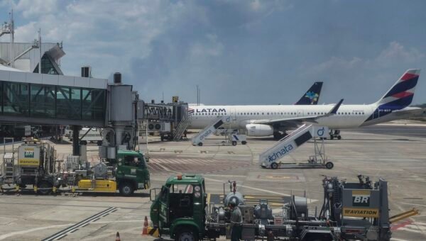 Petrobras reajusta preço médio do querosene de aviação em 13,9%