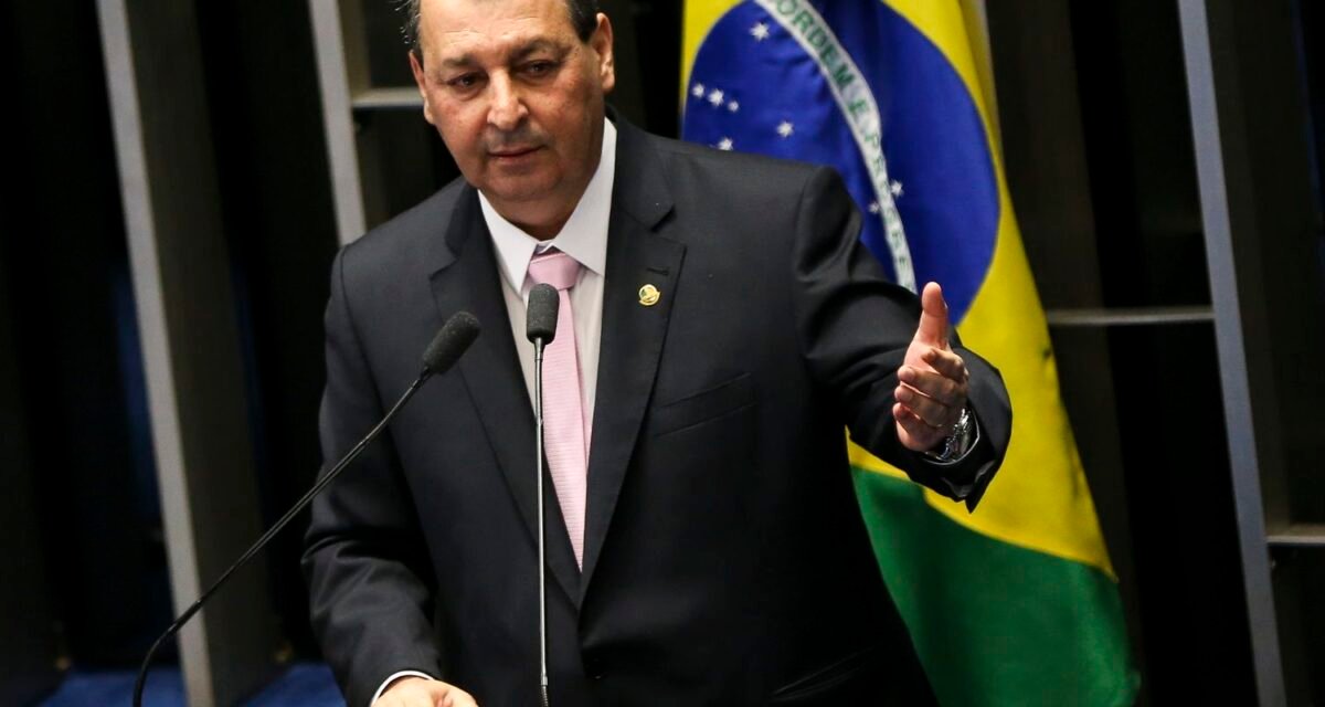 Relator da CCJ rejeita emendas da oposição que buscavam manter 6x1