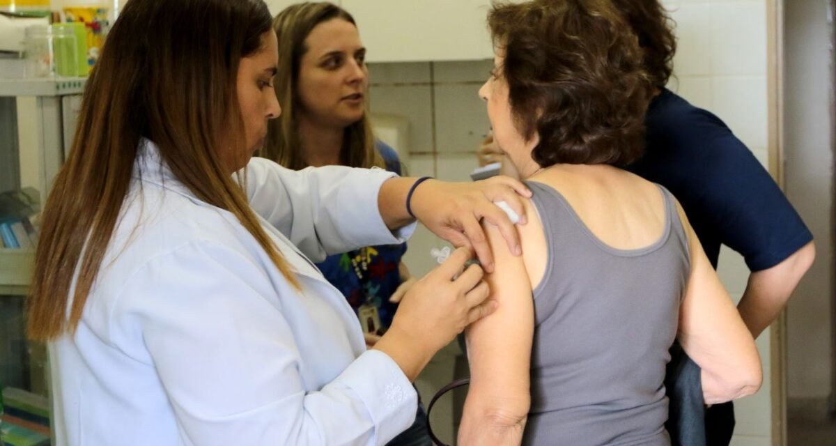 SUS amplia cobertura de vacina Pneumo 20 para maiores de 85 anos