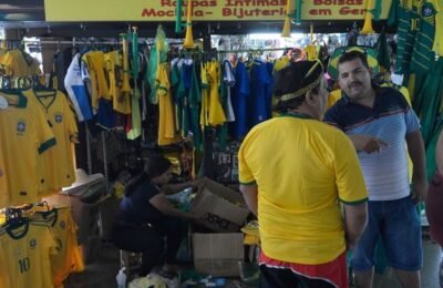 Vendas no comércio caem 0,8% em julho, com “ressaca” da Copa do Mundo